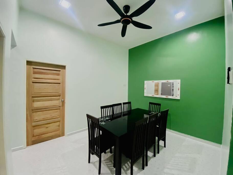 Homestay Kak Tiy Kuala Terengganu Exterior foto